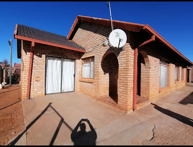 3 BEDROOM FREESTANDING SOLD IN KANANA